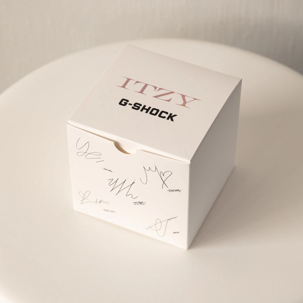 G-Shock Watches G-Shock GMA-P2100ZY-1A ITZY Collaboration Watch